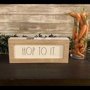 Rae Dunn “Hop To It” Sign